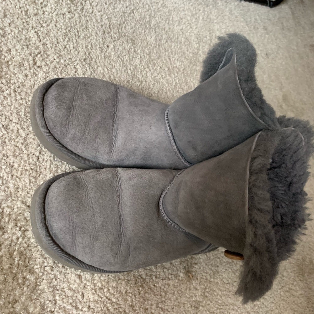 grey uggs - Picture 7 of 7